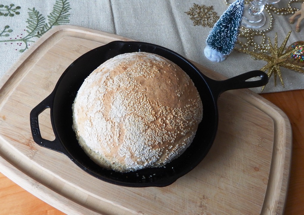 https://nokneadbreadcentral.com/wp-content/uploads/2015/02/No-Knead-Bread-baked-in-a-Skillet.jpg